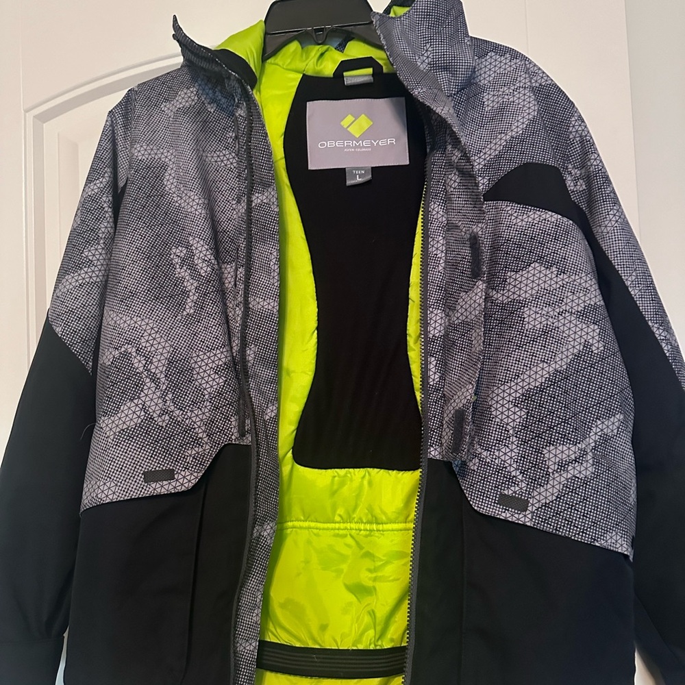 OberMeyer Gage ski jacket Teen L (14-16) Excellent condition, used a few times